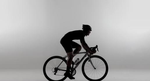 Trenażery rowerowe — dla kogo i czy warto kupić trenażer? - zdjęcie