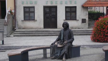 Ławeczka Mikołaja Kopernika we Fromborku - zdjęcie