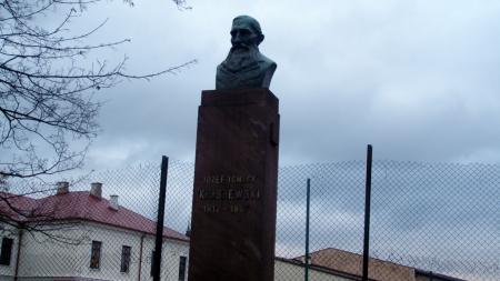 Pomnik Kraszewskiego w Białej Podlaskiej - zdjęcie