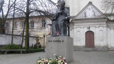 Pomnik Jana Pawła II w Białej Podlaskiej - zdjęcie