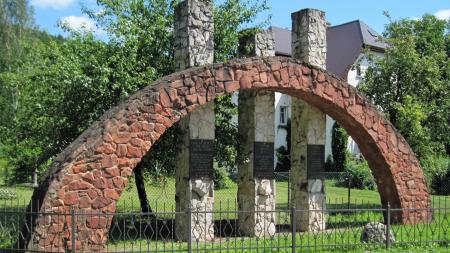 Pomnik Trzech Kultur w Czermnej - zdjęcie