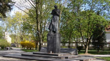 Pomnik księdza Popiełuszki w Białymstoku - zdjęcie
