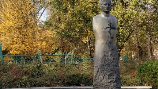 Pomnik ks. Jerzego Popiełuszki w Częstochowie, Magdalena