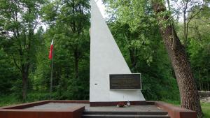 Pomnik Partyzantów w Żabnicy - zdjęcie