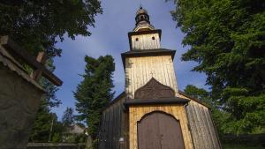 Drewniany kościół w Kasinie Wielkiej - zdjęcie