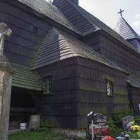 Drewniany kościół w Sierakowicach
