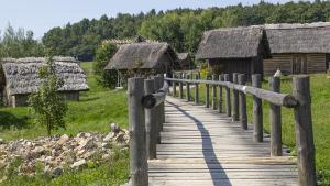 Osada Średniowieczna w Hucie Szklanej - zdjęcie
