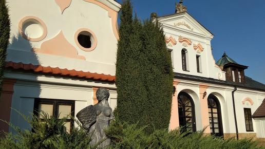 Pałac w Czyżowie Szlacheckim, auter hotel Czyżów Szlacheckim