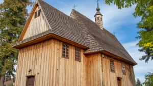 Drewniany kościół w Wojniczu - zdjęcie
