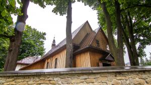 Drewniany kościół w Tylmanowej - zdjęcie