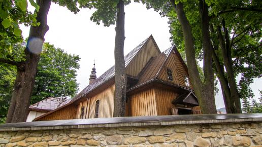 Drewniany kościół w Tylmanowej