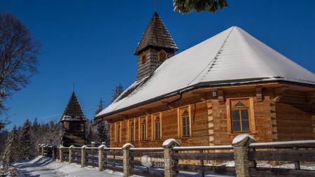 Drewniany kościół w Stecówce - zdjęcie