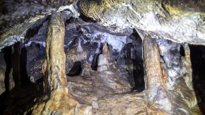 Jaskinia w Zielonej Górze na Jurze - zdjęcie