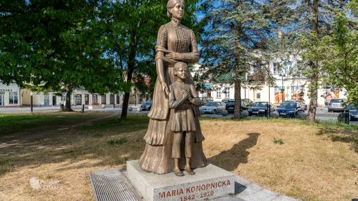 Suwałki, pomnik Marii Konopnickiej