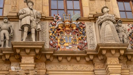 Zamek w Brzegu, fasada bramy