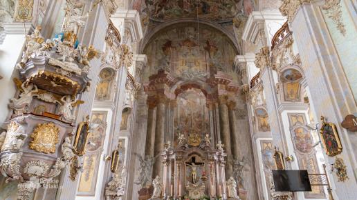 Barokowy kościół Podwyższenia Krzyża Świętego