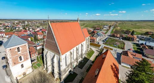 Kolegiata w Wiślicy, gotycki kolos stojący na romańskich kościółkach - zdjęcie