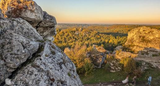 Góra Zborów na Jurze. Skałki, punkt widokowy i miejsce na sesje - zdjęcie