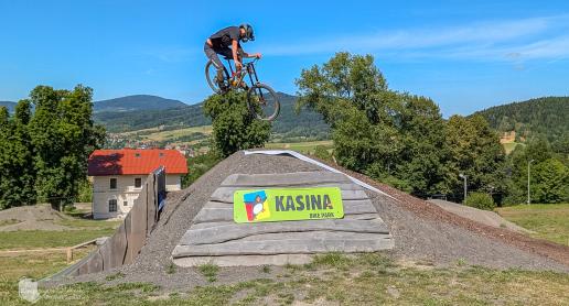 Kasina Ski & Bike Park - narty, rowery, muzeum mopedów - zdjęcie
