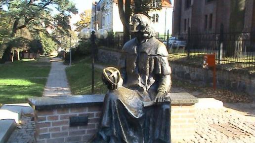 Pomnik Mikołaja Kopernika w Olsztynie, Daro