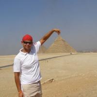 Giza i piramidy, Grzegorz Binkiewicz