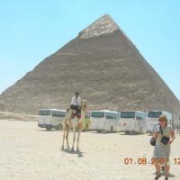 Giza i piramidy - wielbłądowa policja turystyczna, Grzegorz Binkiewicz
