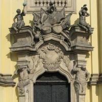 Portal główny kościoła klasztornego. Dzieło Josepha Hiernle z Pragi z militarnym zdobnictwem na pamiątkę bitwy w 1241. , Darek