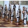 Muzeum - piękne szachowe figury, Artur