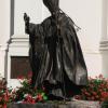 pomnik Jana Pawła II przed Bazyliką, Katarzyna K
