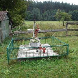 Symboliczny grób sanitariuszki oddziału NOW-AK \