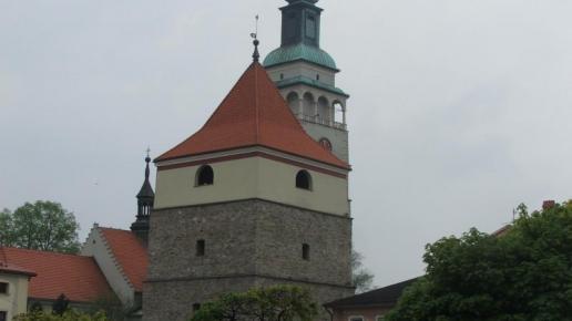kamienna dzwonnica z XVIII w., Katarzyna K