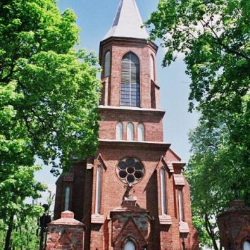 Kościół św. Wojciecha http://www.klimatypodlasia.pl/foto/Image/zdjecia_bialostocki/zabytki/lapy/10306_011uhowo.jpg, Aga i Ela