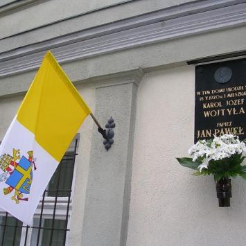 Dom, w którym 18 maja 1920 r. urodził się Karol Józef Wojtyła, jest obecnie siedzibą muzeum, w którym prezentowane są liczne pamiątki związane z dzieciństwem, młodością oraz pracą duszpasterską Papieża Polaka., Danuta