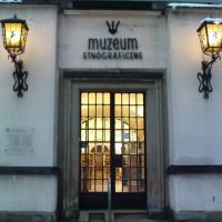 Wejście do Muzeum Etnograficznego, Darek