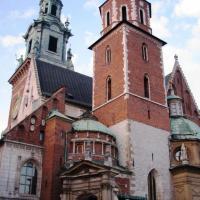Widok na Wieżę Zegarową (po lewej) i Wieżę Srebrnych Dzwonów, Darek