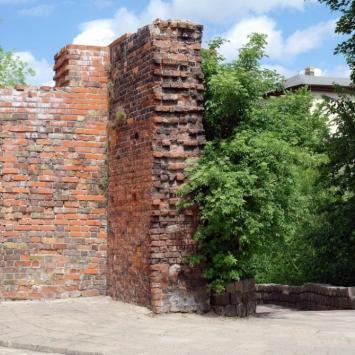 ..pozostałości starych murów obronnych, Zbyszek Mat