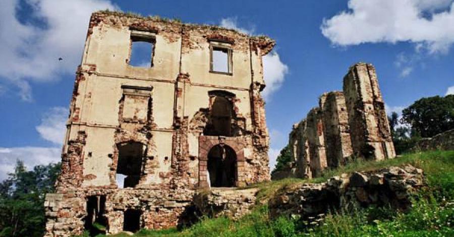 Bodzentyn - ruiny zamku biskupów krakowskich ... - zdjęcie