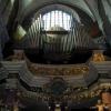 Kościelne organy z prezentowanymi w prospekcie piszczałkami metalowymi i drewnianymi, Zbyszek Mat