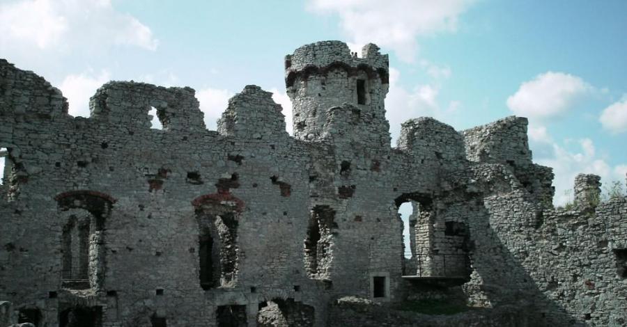 Jura - ruiny zamku Ogrodzieniec - zdjęcie