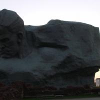 Potężny pomnik radzieckich obrńców twierdzy w 1941r., Eliza Organiściak