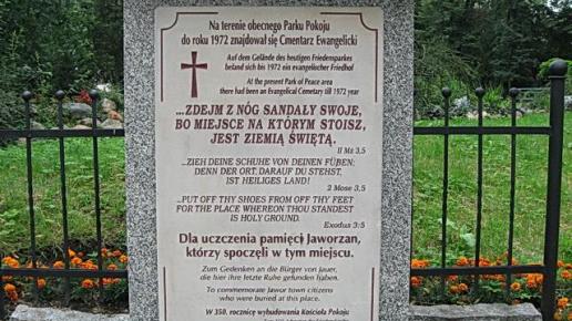 Na terenie obecnego parku wokół Kościoła pierwotnie mieścił się cmentarz ewangelicki, Danuta