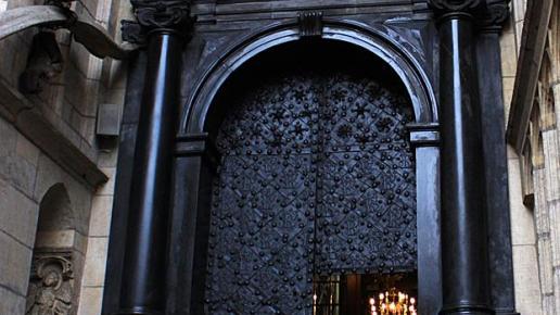 Drzwi do Katedry na Wawelu