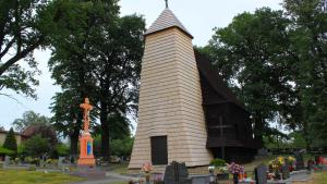 Drewniany kościół w Zacharzowicach - zdjęcie