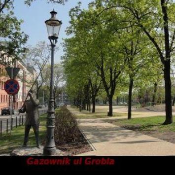 Gazownik zapalajacy lapmpe ul Grobla , Barsolis Karol Turysta Kulturowy