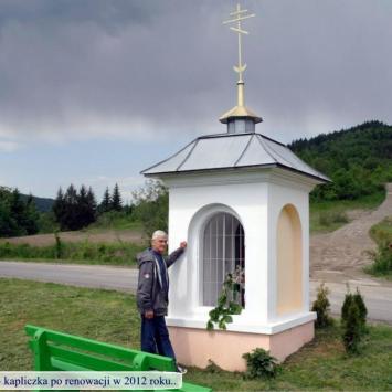 „Umilenie” i portret Jana Pawła II w Bóbrce nad Soliną. - zdjęcie