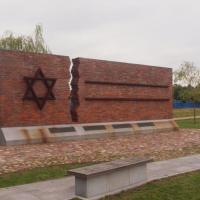 Pomnik - miejsce wywozu Żydów, Tadeusz Walkowicz