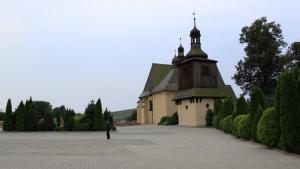 Drewniany kościół w Sadowie - zdjęcie