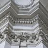 barokowy kościół Apostołów Piotra i Pawła - detal (gzyms i głowice kolumn z ornamentami klasycznymi zzaczerpniętymi ze starożytnej Grecji - wole oczy, palmety), Magdalena
