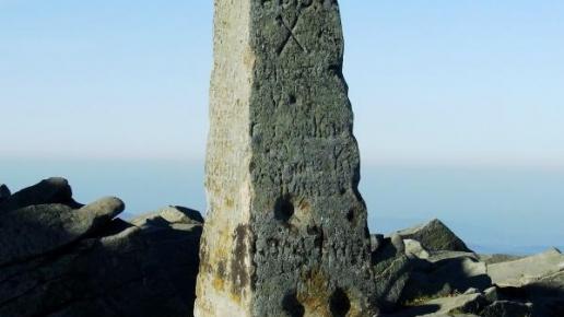 obelisk na szczycie Babiej Góry, artur