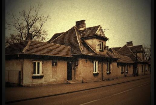 Domy w Kazimierzu przy ulicy Jasieńskiego prowadzącej do parku 